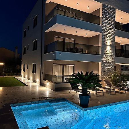 Alex Luxury Apartments Ровинь Экстерьер фото