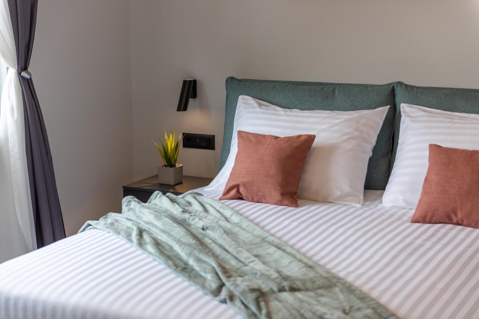 Alex Luxury Apartments Ровинь Экстерьер фото