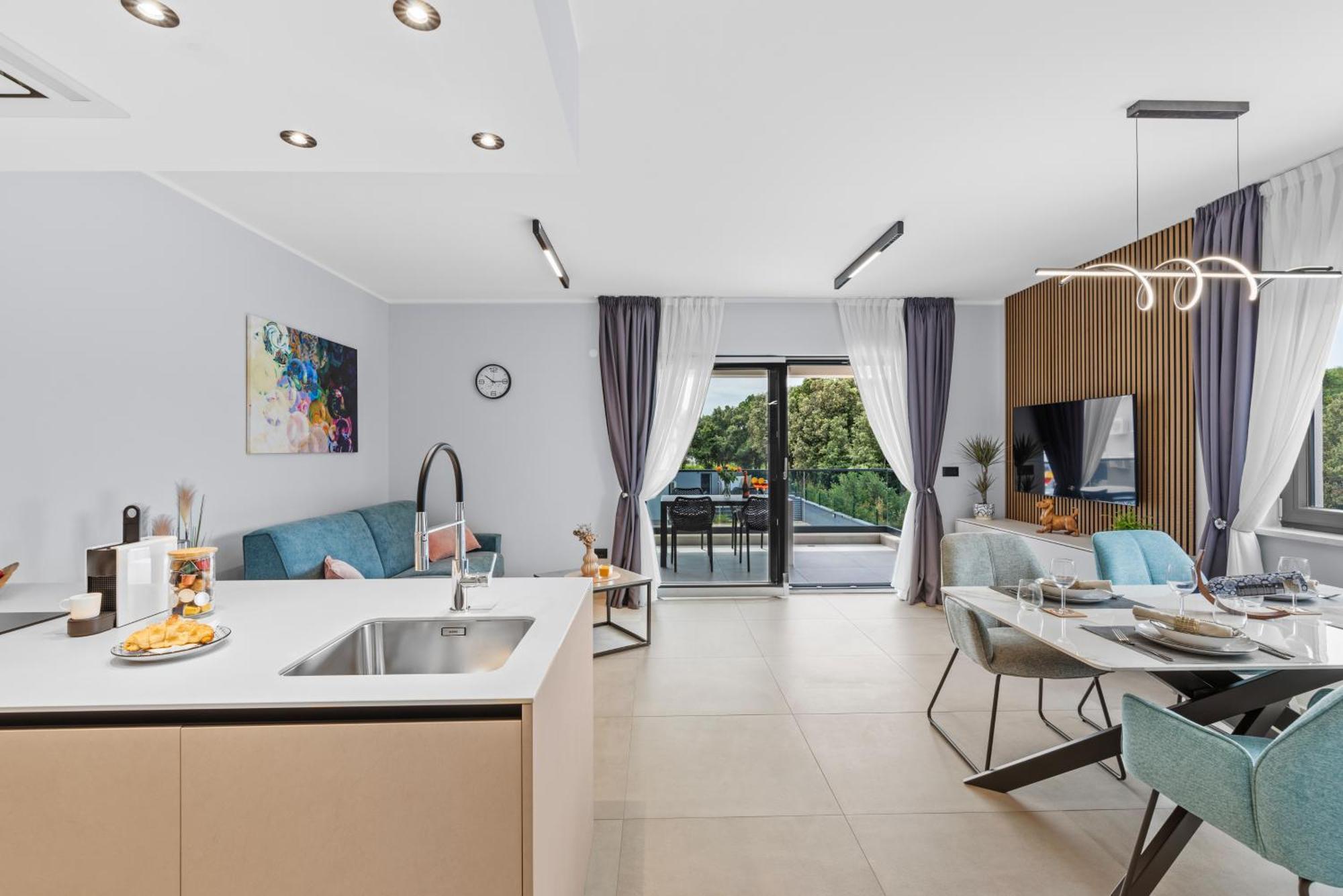 Alex Luxury Apartments Ровинь Экстерьер фото