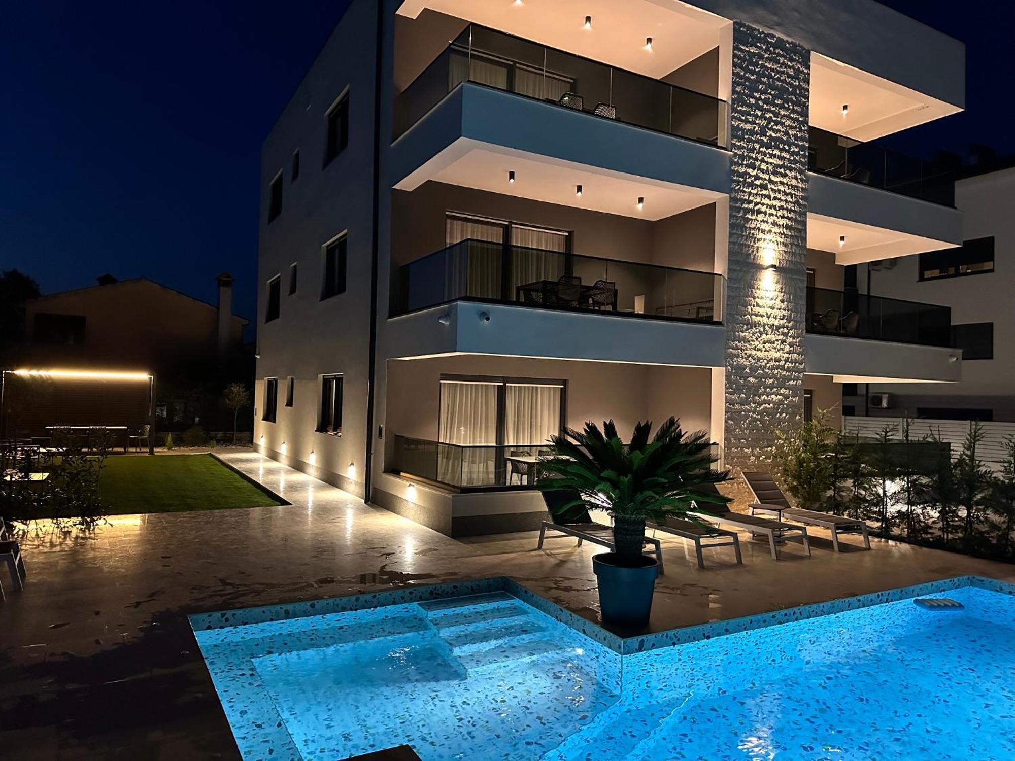 Alex Luxury Apartments Ровинь Экстерьер фото