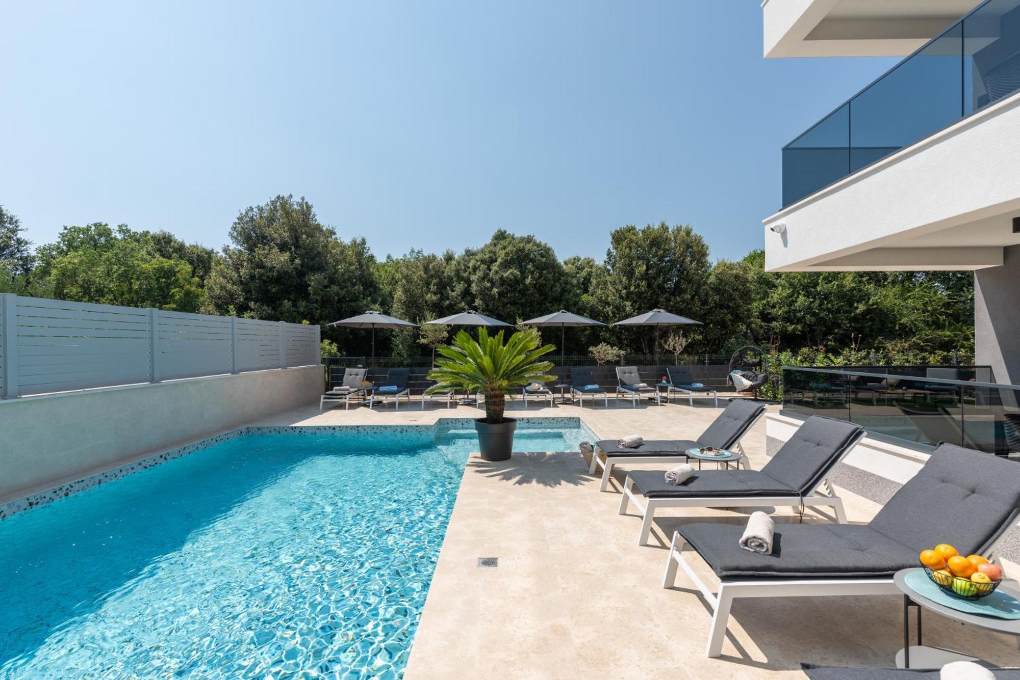 Alex Luxury Apartments Ровинь Экстерьер фото