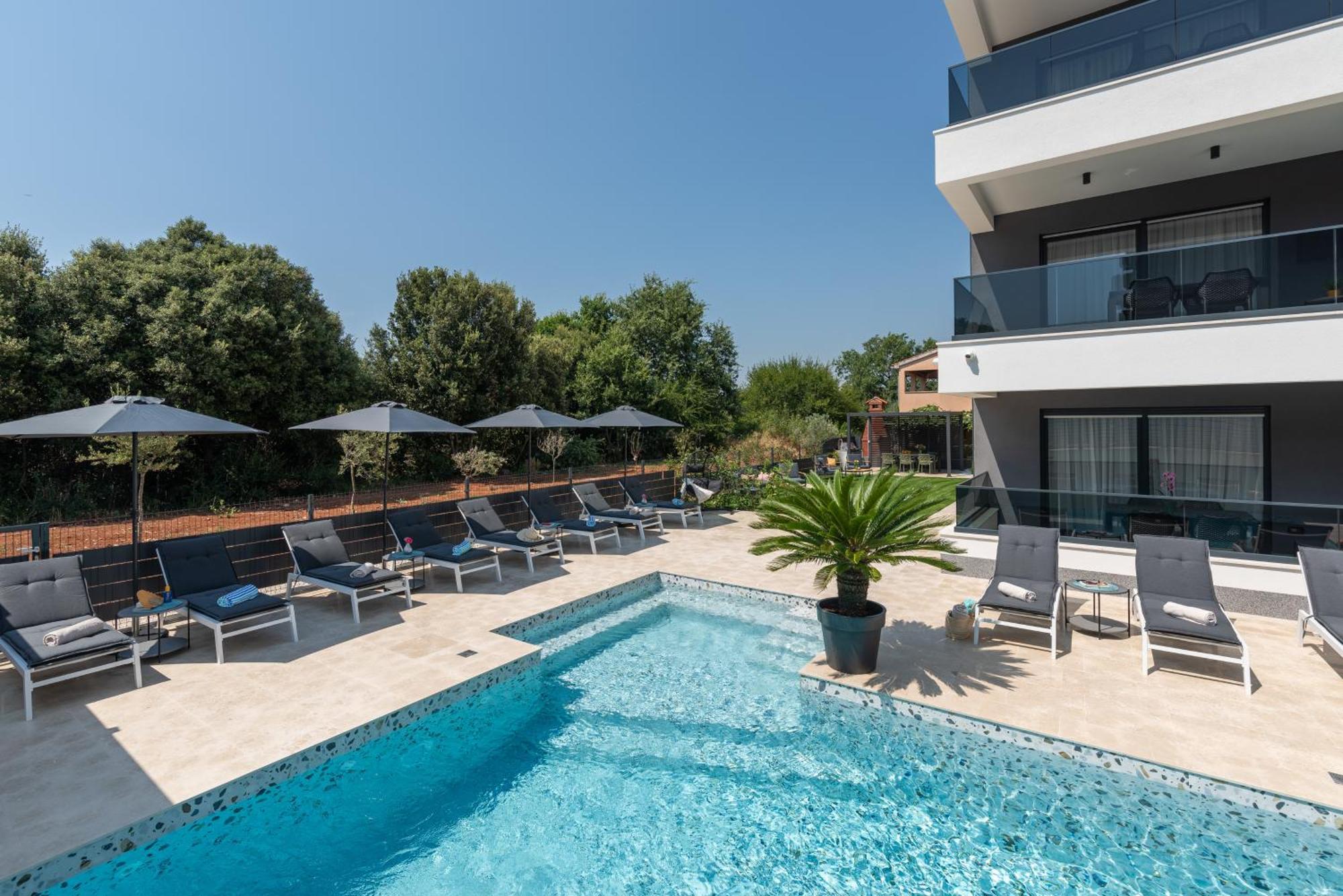 Alex Luxury Apartments Ровинь Экстерьер фото