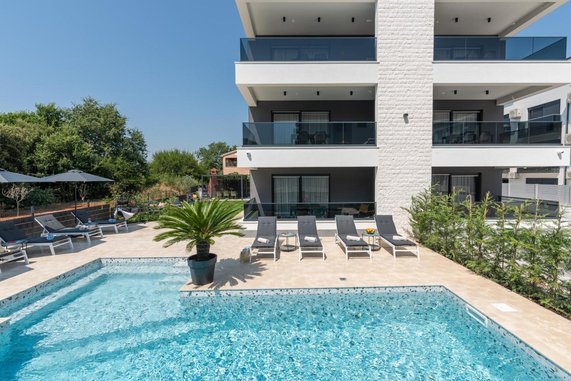 Alex Luxury Apartments Ровинь Экстерьер фото